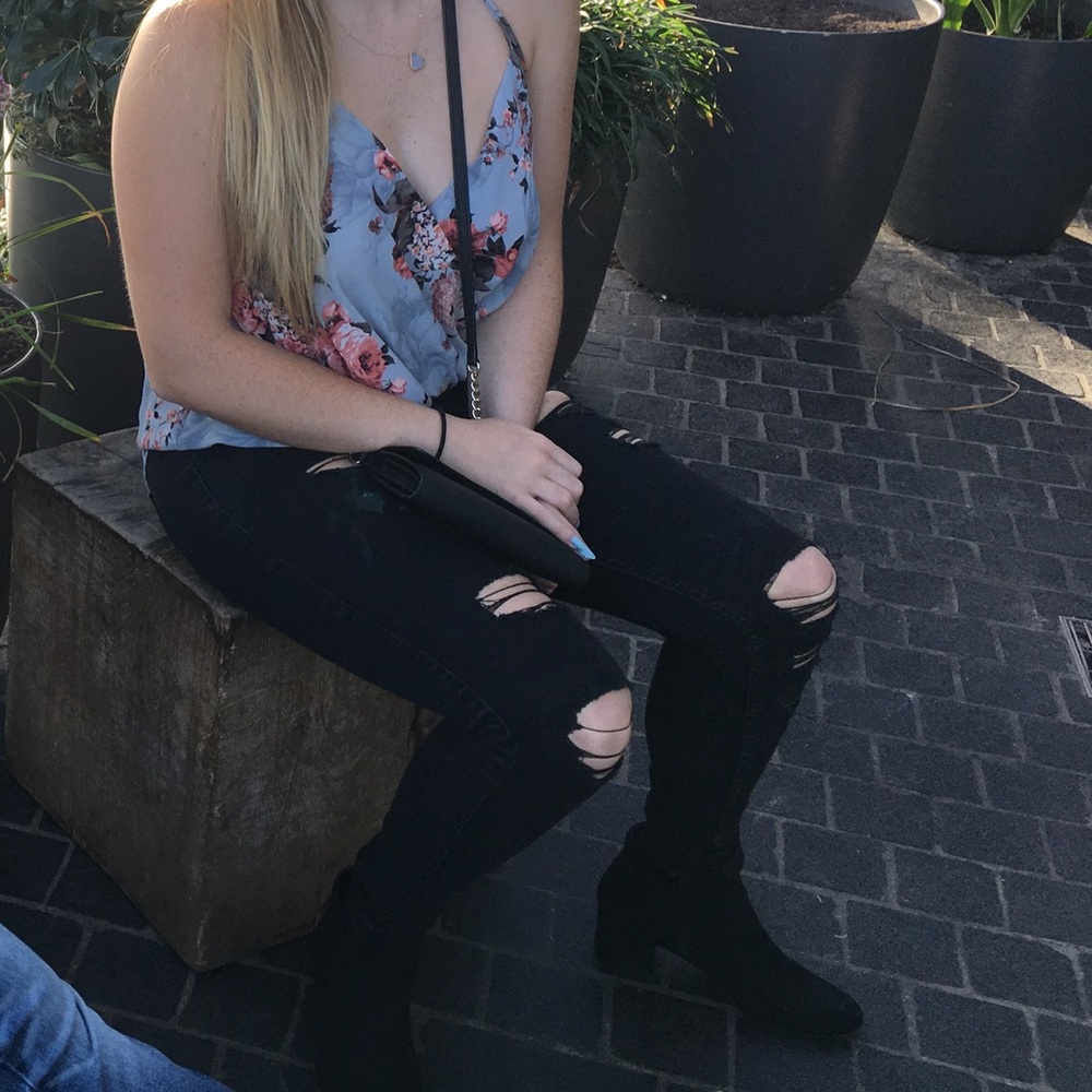 Black ripped hollister skinny jeans